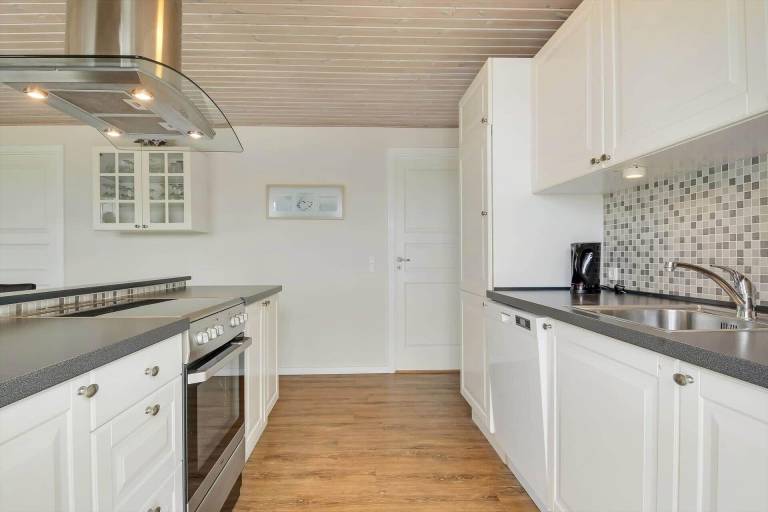Vacation home with patio, sauna & jacuzzi — photo 4