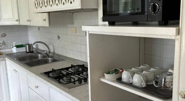 Vacation home with yard & hot tub — photo 4