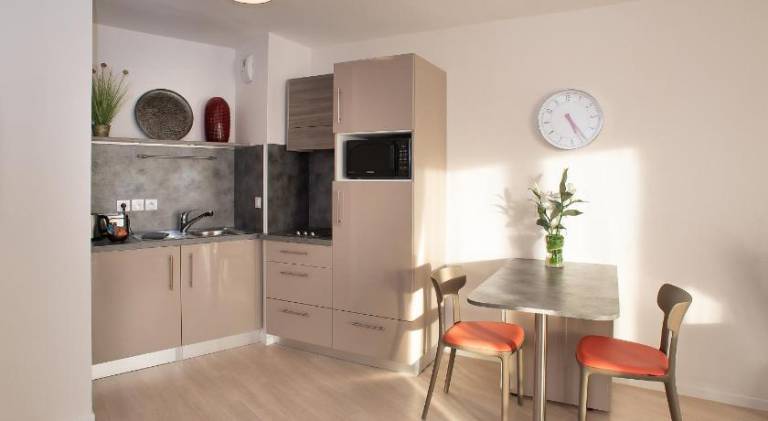 Serviced apartment with garden, pool & sauna — photo 4
