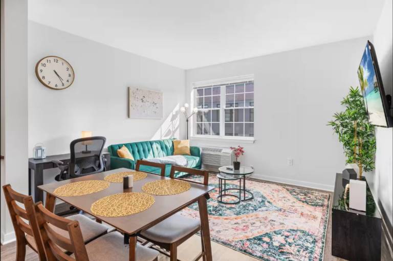 Family-friendly rental apartment with patio | Pets allowed — photo 3