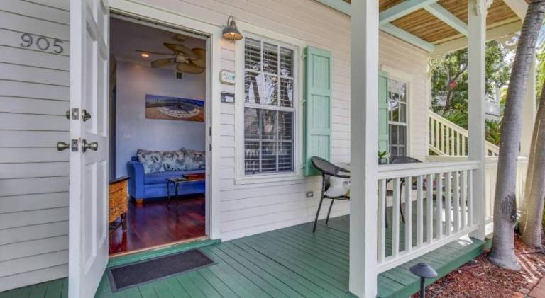 Vacation home with pool | Pet-friendly — photo 4