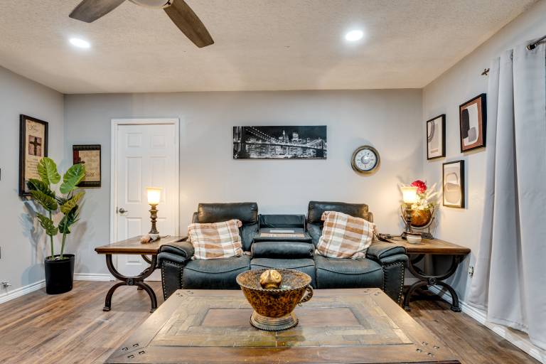 Near Wineries & Guadalupe River! Stylish Home — photo 4