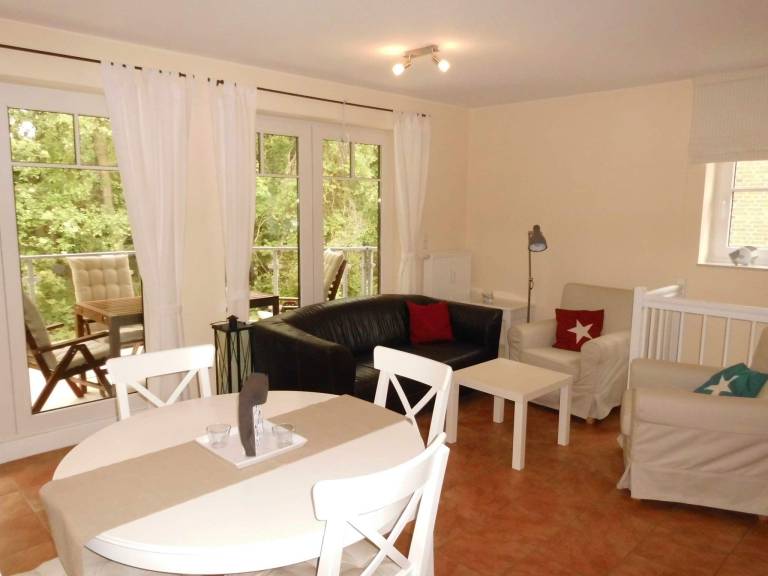 Apartment with patio — photo 2