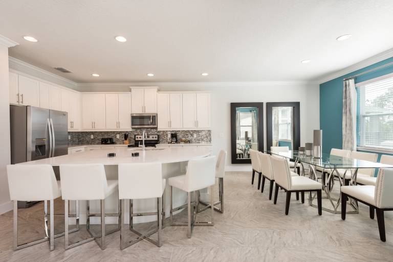 Family-friendly vacation home with jacuzzi & private pool | Pet-friendly — photo 3