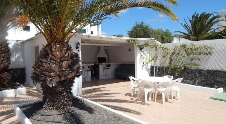 Beautiful villa with terrace, grill & private pool | Perfect for remote work | Pets allowed — photo 3