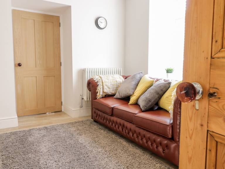 Fully equipped pleasant cottage with yard | Pet-friendly — photo 4