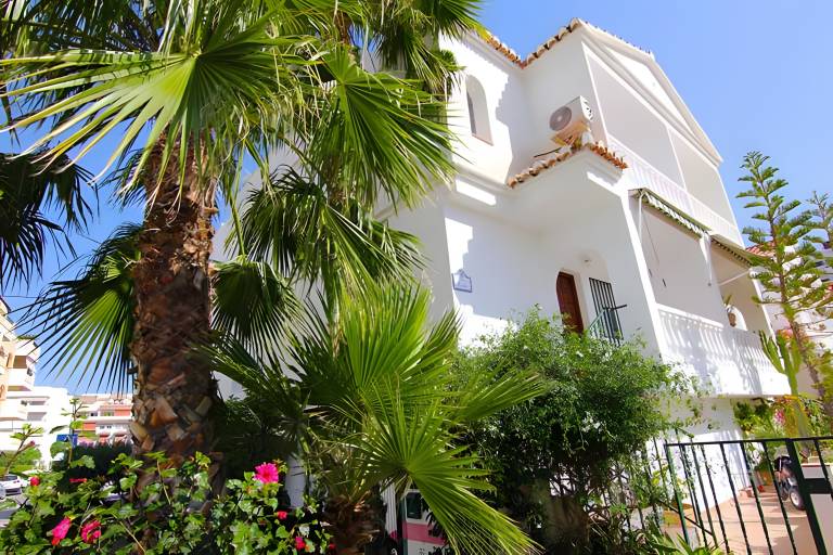 Children-friendly vacation home with fast internet | City view | Beach nearby | Perfect for remote work | Dogs allowed in Almunecar