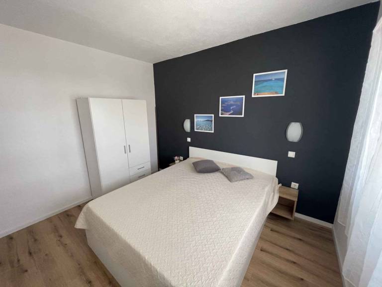 50m² Ferienwohnung für 4 Gäste & Hund mit Balkon und seitlichem Meerblick & Pool — photo 5