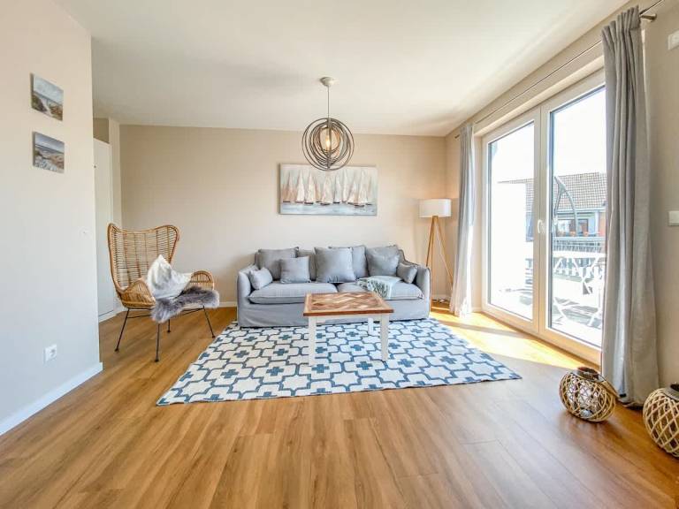 Rental apartment with patio & yard — photo 3