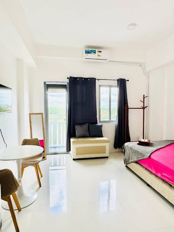 Rental apartment with pool, barbeque & yard | Good for workation in Iloilo
