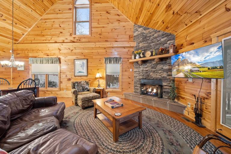 Family-oriented charming cabin with BBQ | Mountain view | Pets are welcome in Boone, NC