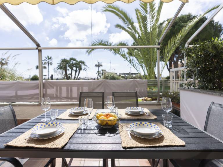 Holiday apartment with garden & patio — photo 4