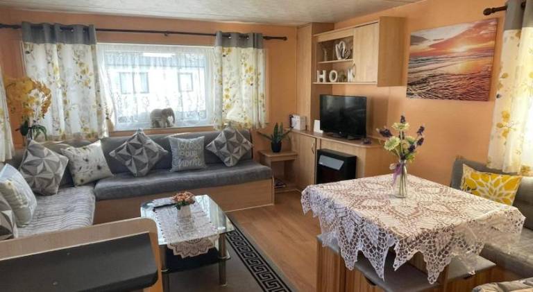 Bright Family Caravan with Deck & BBQ at Seawick Holiday Park, Clacton in Clacton-on-Sea