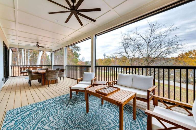 Children-friendly wonderful house with garden & fast internet | Lake view | Dogs allowed in Mooresville, NC