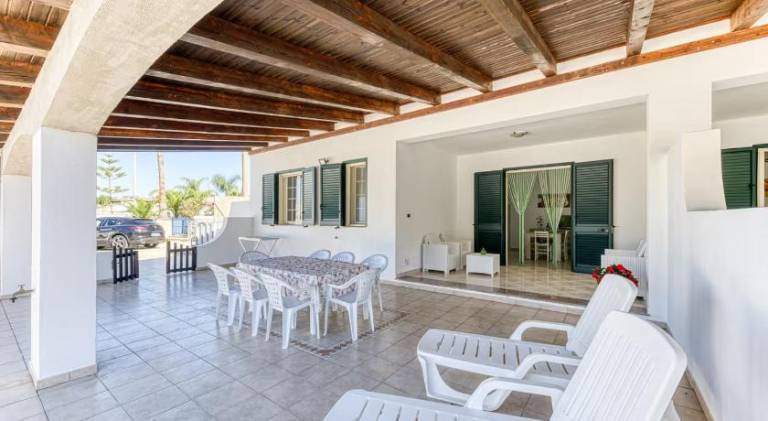Holiday apartment with patio, grill & garden in Salve
