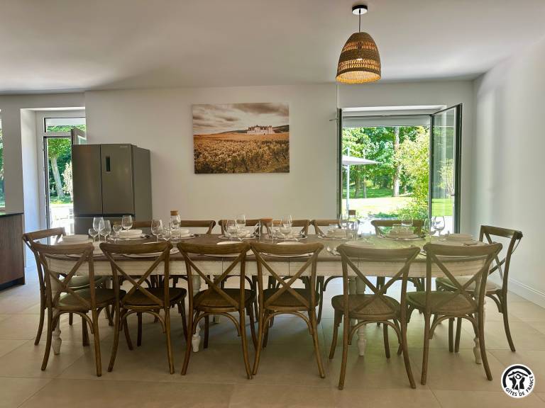 Elegant Burgundy home with park and pets allowed — photo 5