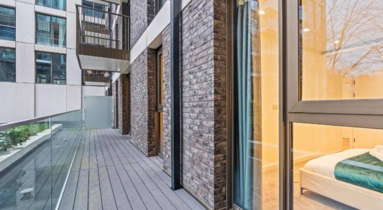 Luxury 2BR Apartment in Tower Hill with Air Condition — photo 5