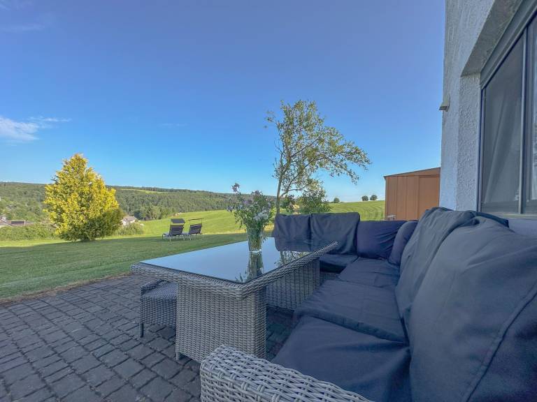 House with patio — photo 2