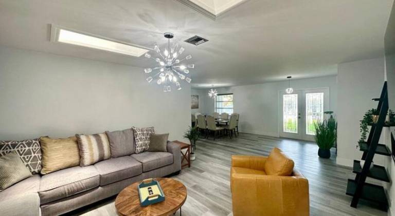 House with pool | Pets allowed — photo 4
