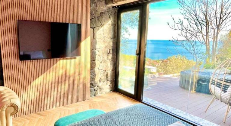 Nice holiday apartment with pool & jacuzzi | Pets allowed in Aci Castello