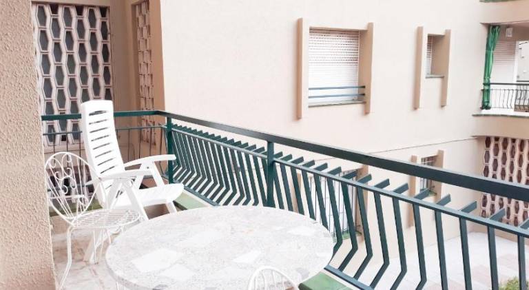 Apartment with pool, patio & garden — photo 4