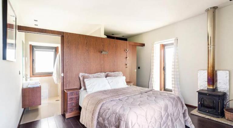 Fully equipped pleasant vacation home with barbecue, terrace & yard | Suitable for remote work | Pets allowed — photo 2