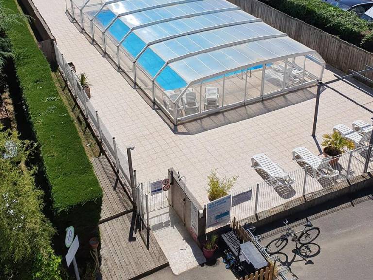 Mobile home with heated pool — photo 3