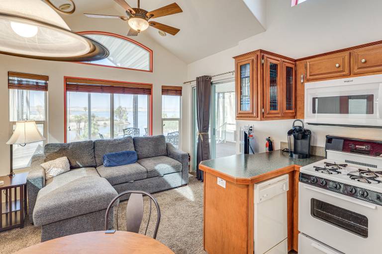 Walk to London Bridge Beach: Lake Havasu Cabin! — photo 3