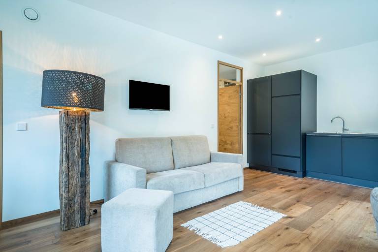 Family-friendly apartment with terrace, pool & fast internet | Garden view | Pets allowed — photo 4
