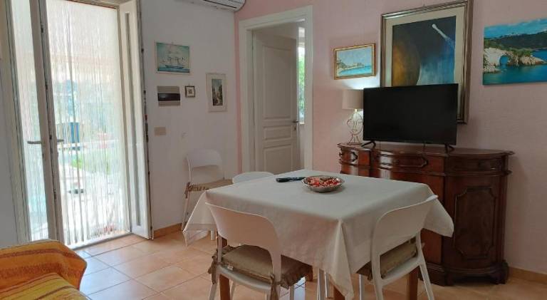 Beautiful serviced apartment with patio, barbecue & yard | Next to the beach | Pets are welcome — photo 5