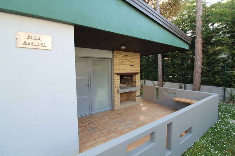 Holiday apartment with yard & terrace — photo 2
