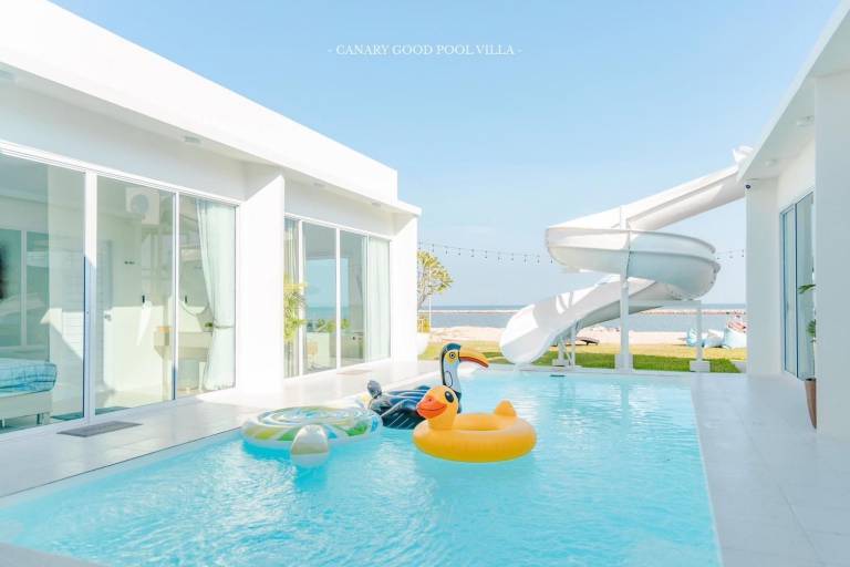 Canary Good Pool villa in Phetchaburi