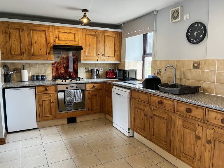Family-oriented nice cottage with yard | Pets allowed — photo 4