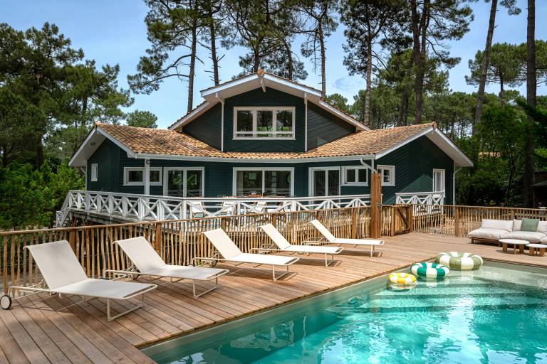 Family-oriented vacation home with barbecue, garden & private pool | Perfect for remote work | Pets are welcome in Lacanau