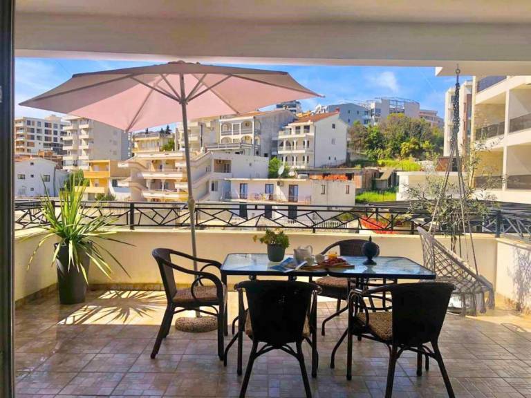 Rental apartment with terrace | City view — photo 3