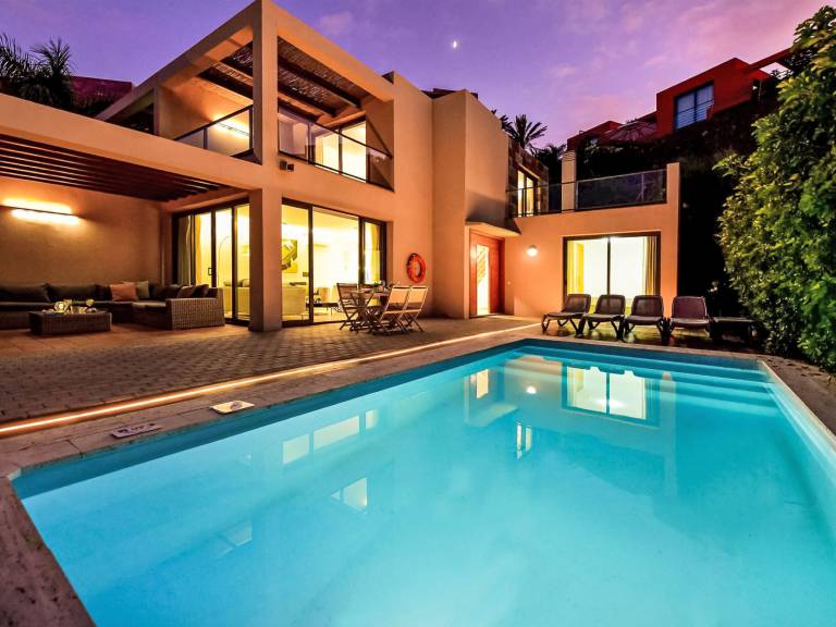Children-friendly house with barbeque, private pool & terrace | Mountain view | Pets allowed — photo 2