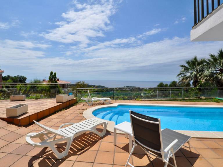 Fully equipped beautiful vacation home with garden, private pool & BBQ | Pets allowed — photo 4