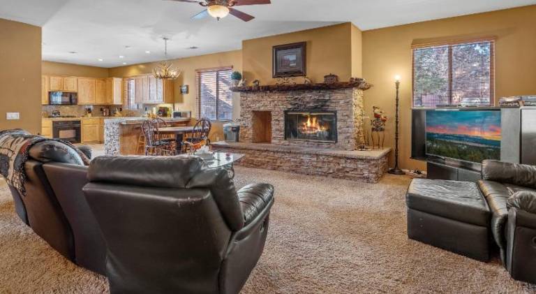 Vacation home with hot tub | Pets allowed — photo 2