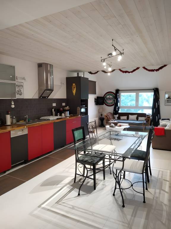 Child-friendly vacation home with pool, yard & terrace | Garden view | Pets allowed in Pontivy