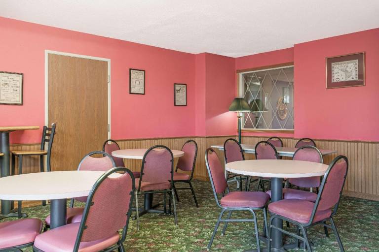 Days Inn by Wyndham West-Eau Claire — photo 4