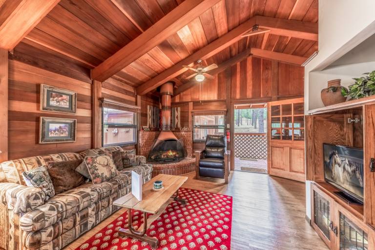 Deer Meadows: Adorable Ruidoso Cabin with Private Hot Tub! — photo 2