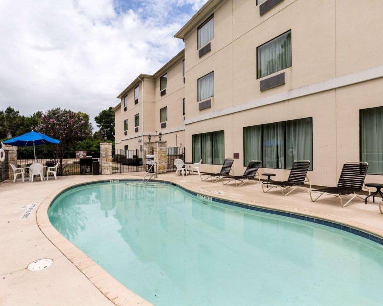 Quality Suites Huntsville Near University in Huntsville, TX