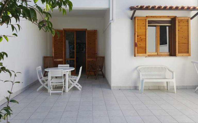 Villa with yard — photo 2