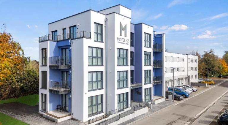 Serviced apartment with terrace | Pet-friendly in Friedrichshafen