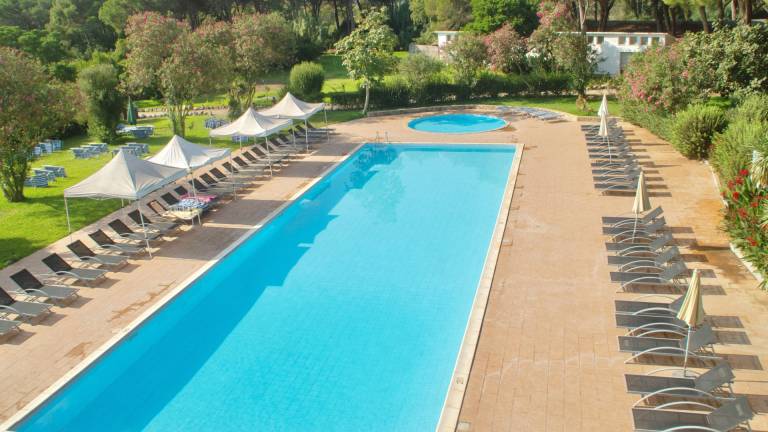 Child-friendly rental apartment with pool, patio & yard | Sea view | Pets are welcome in Oristano