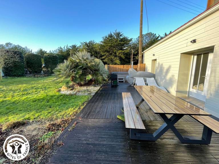 Fully equipped cottage with yard, hot tub & private pool | Close to the beach | Pet-friendly in Saint-Hilaire-de-Riez