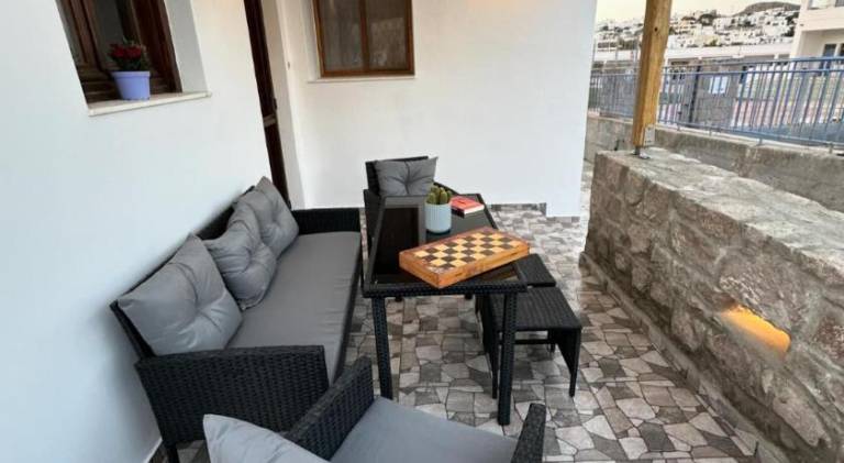 Apartment with terrace — photo 4