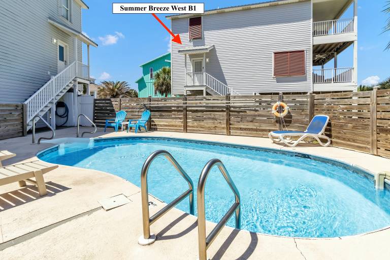 Vacation home with pool & BBQ | Water view — photo 5