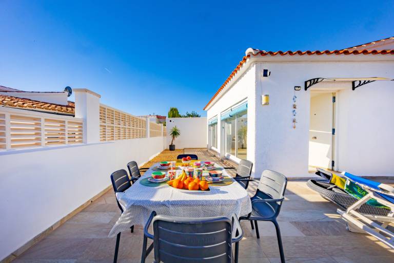Villa with patio, yard & private pool | Dogs allowed — photo 5