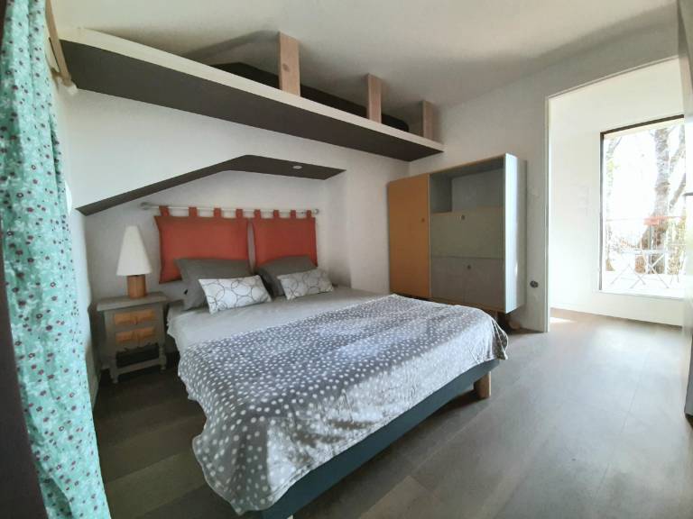 Lovely rental apartment with patio & yard | Pets are welcome — photo 2